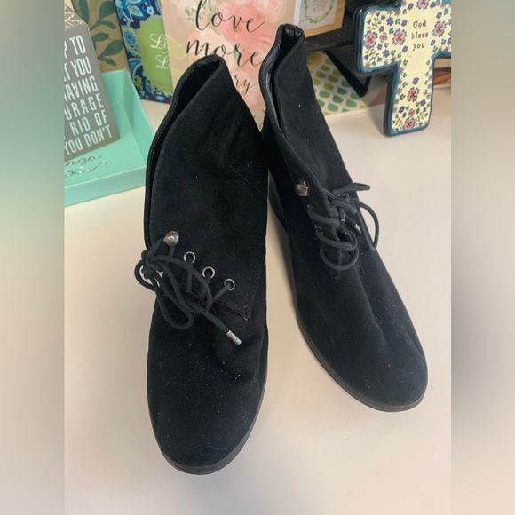 Size 9.5 Mossimo Booties - Picture 5 of 16